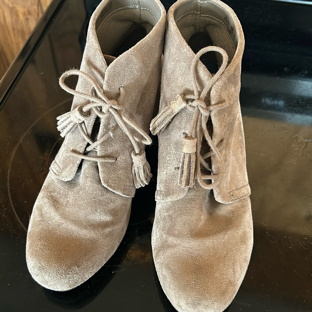 Women’s Dr Scholls booties. Size 8.5.